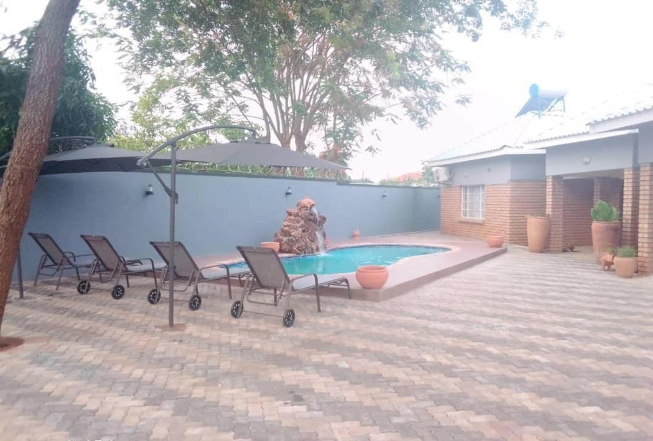 Chitova'S Guesthouse Victoria Falls Ngoại thất bức ảnh