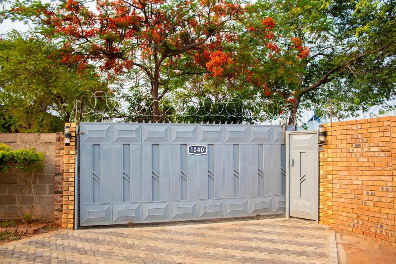 Chitova'S Guesthouse Victoria Falls Ngoại thất bức ảnh