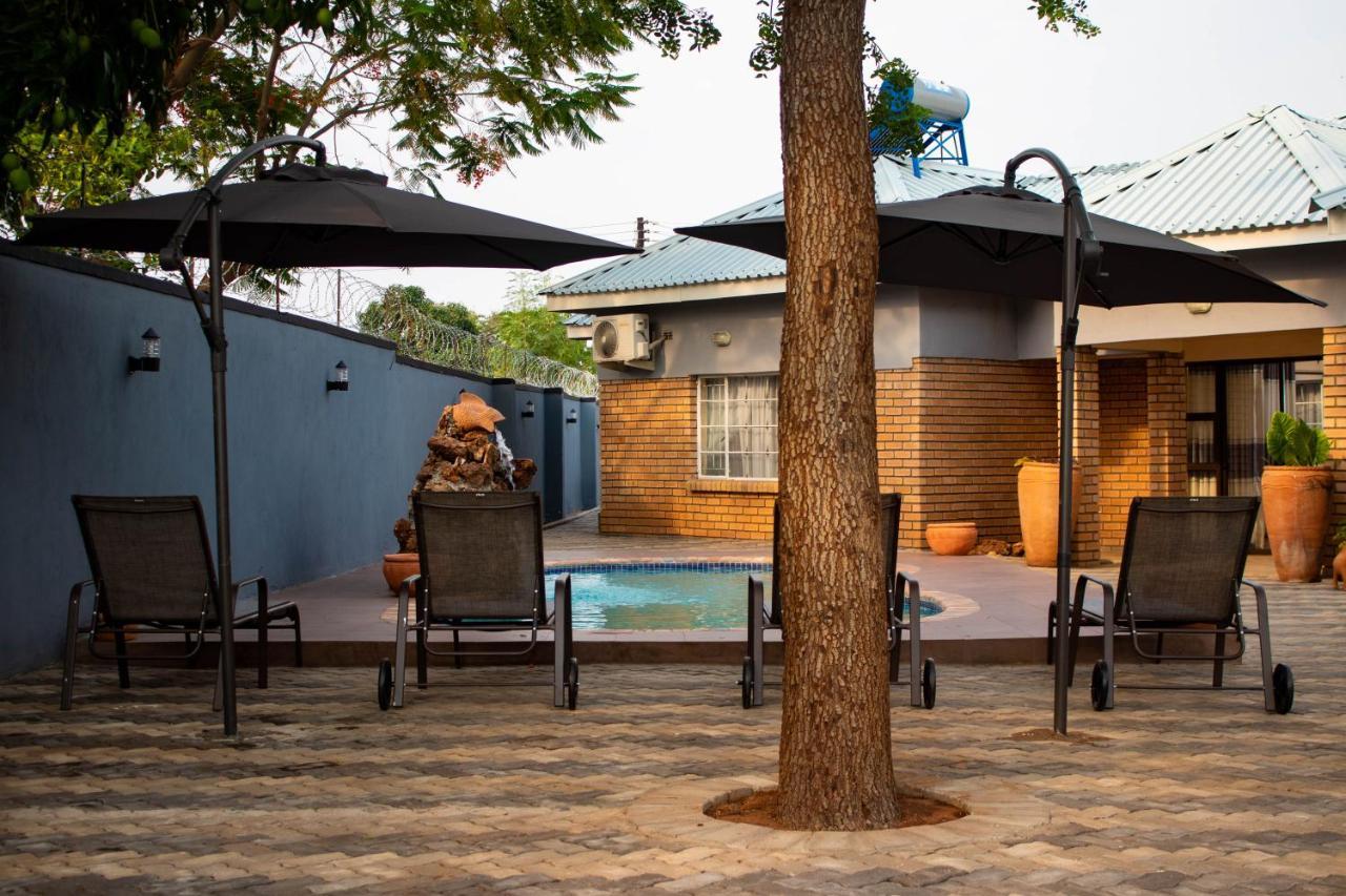 Chitova'S Guesthouse Victoria Falls Ngoại thất bức ảnh