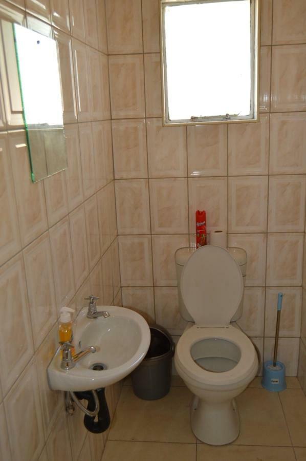 Chitova'S Guesthouse Victoria Falls Ngoại thất bức ảnh