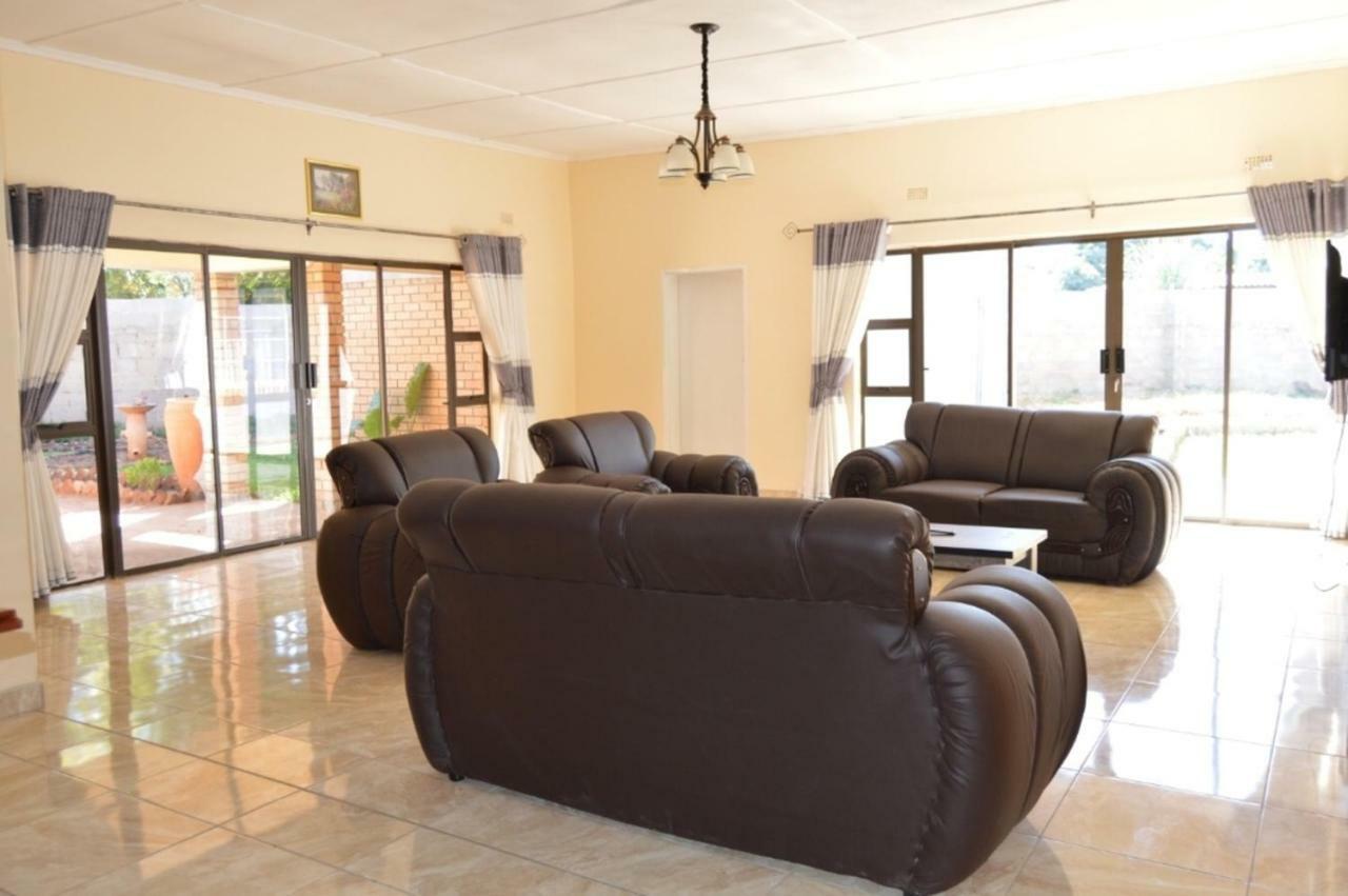 Chitova'S Guesthouse Victoria Falls Ngoại thất bức ảnh