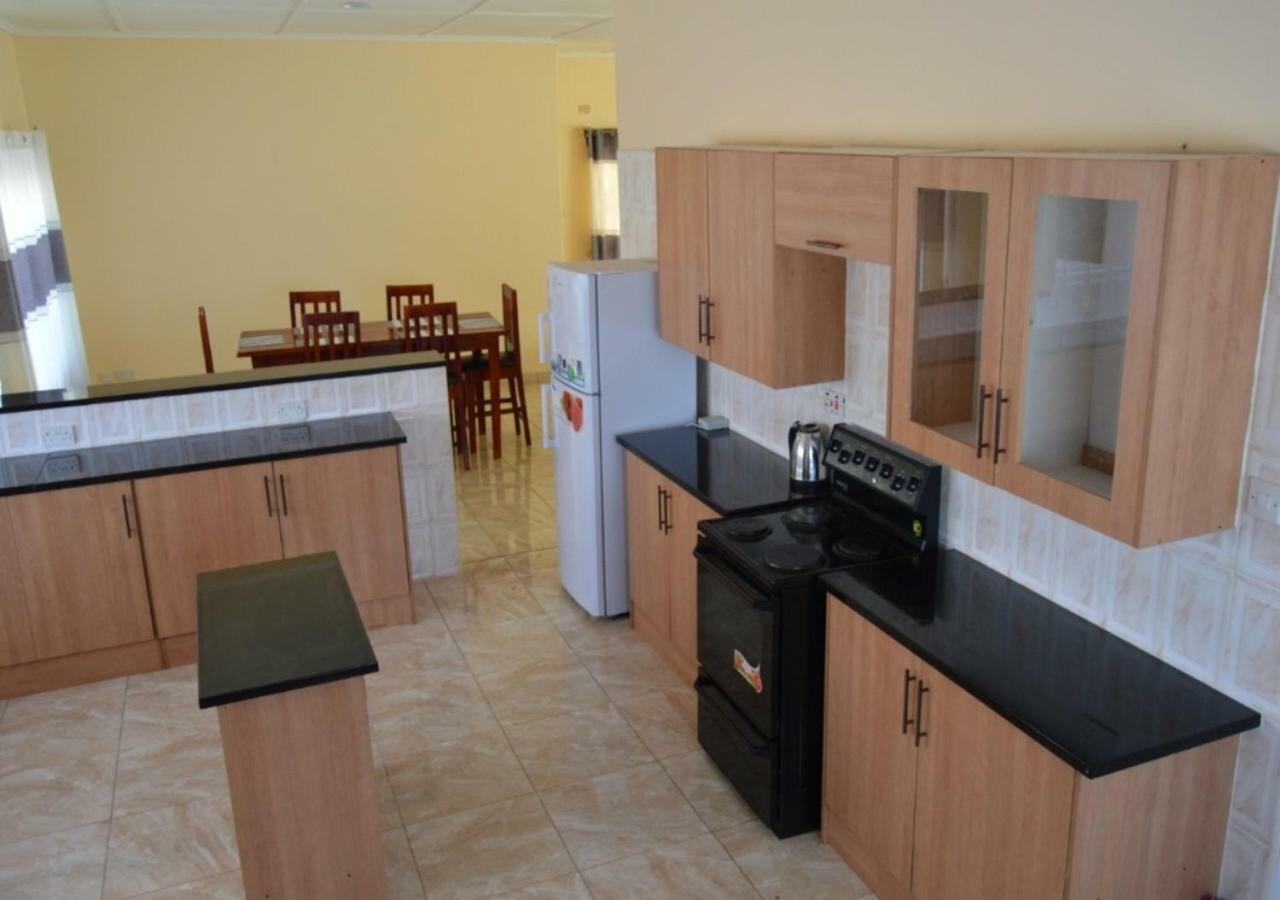 Chitova'S Guesthouse Victoria Falls Ngoại thất bức ảnh