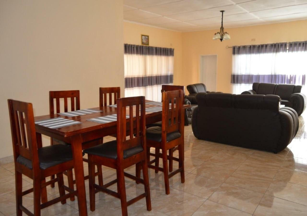 Chitova'S Guesthouse Victoria Falls Ngoại thất bức ảnh