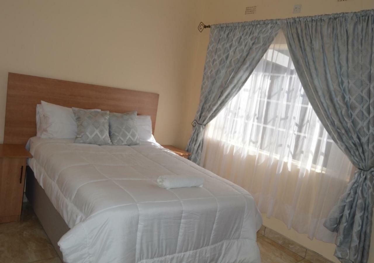 Chitova'S Guesthouse Victoria Falls Ngoại thất bức ảnh